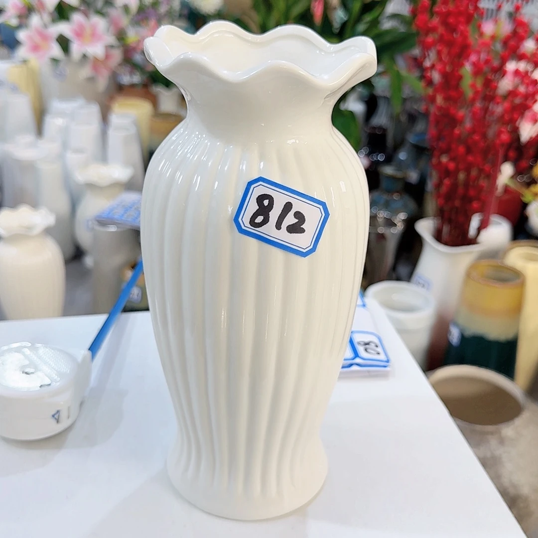 812号陶瓷高23厘米微瑕一个