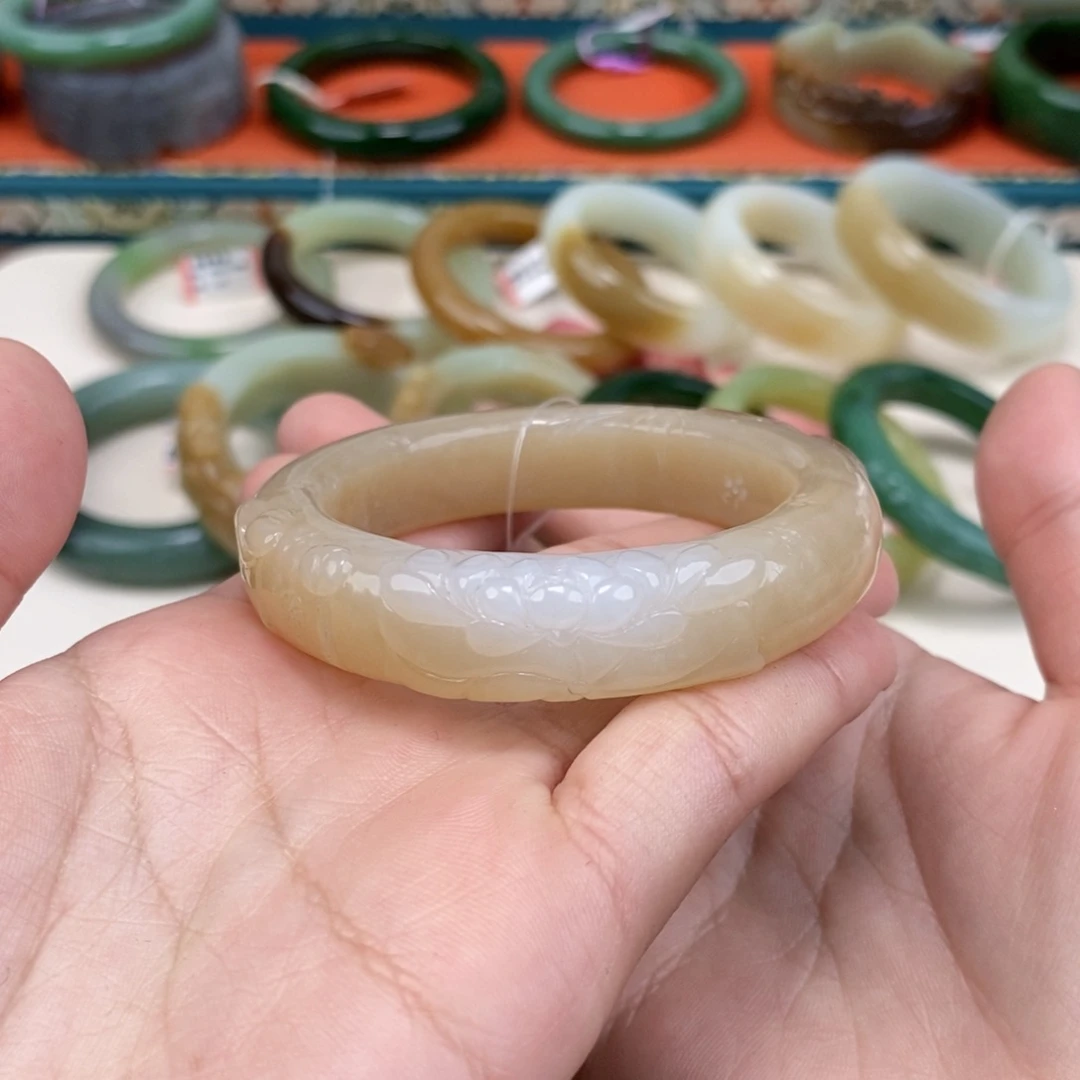 用***6和田玉未镶嵌手镯