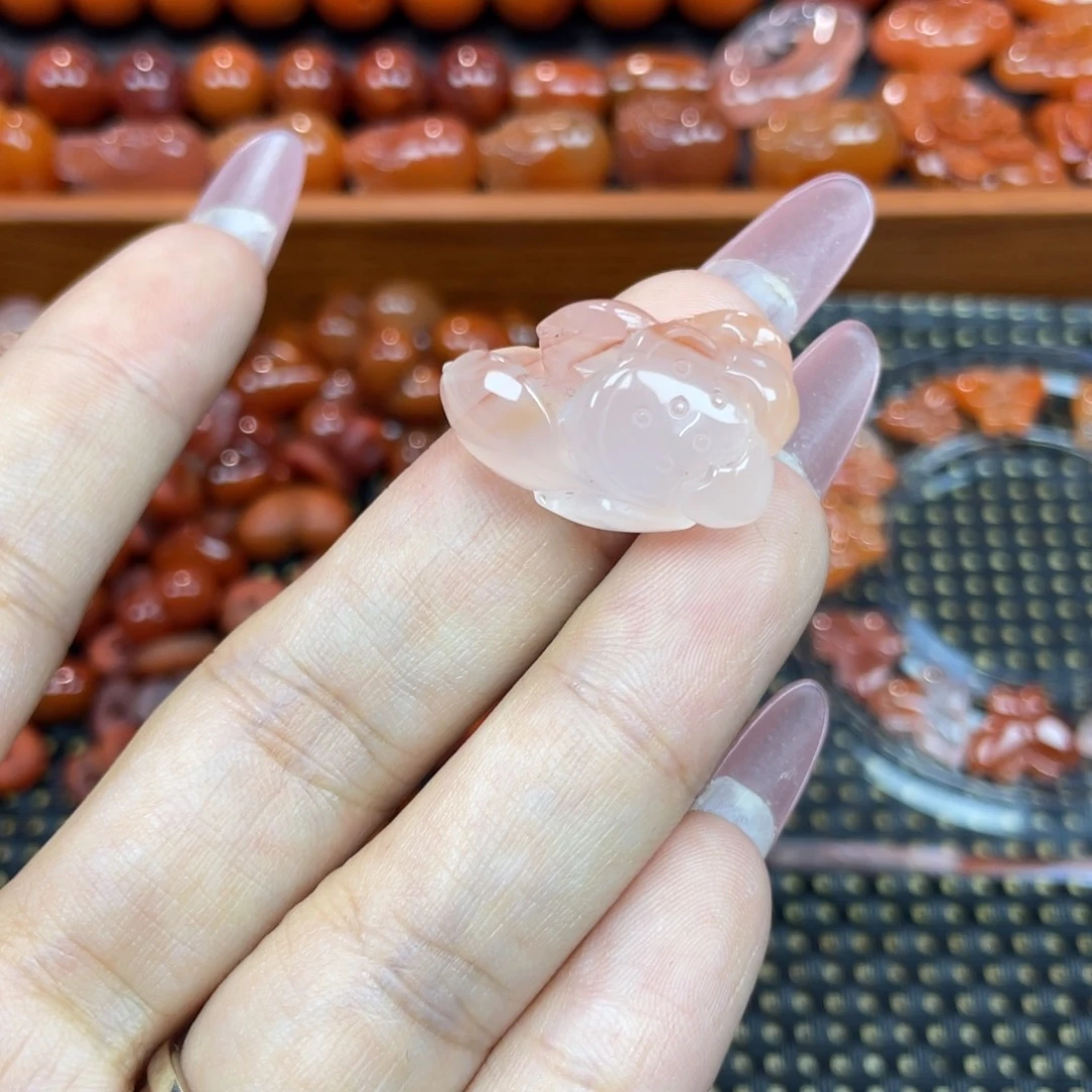 南红玛瑙未镶嵌颈饰荷花