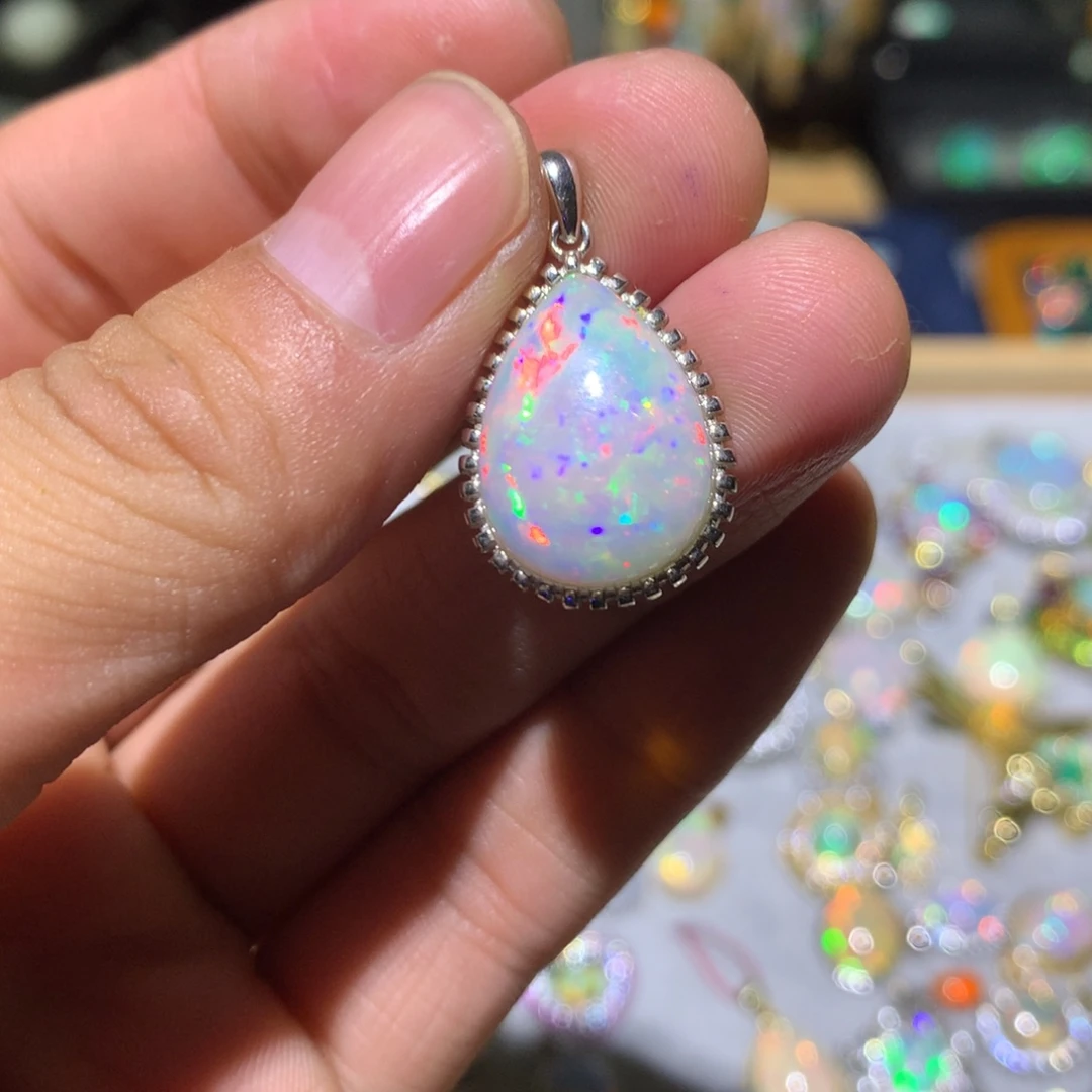 二***祥欧泊未镶嵌欧泊吊坠