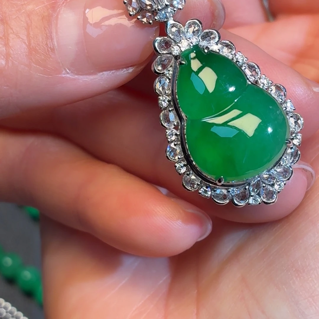 翡翠18K金镶嵌颈饰