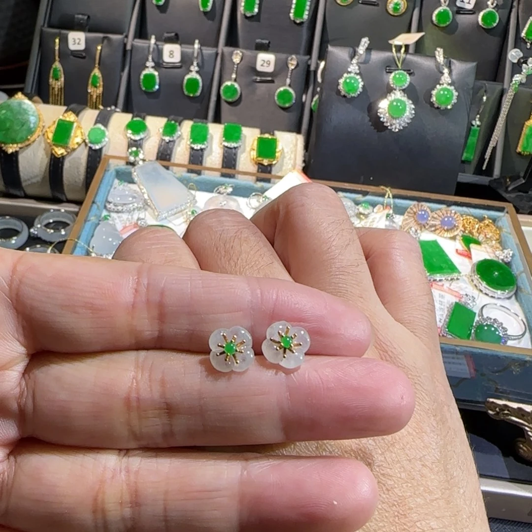 翡翠18K金镶嵌颈饰耳钉