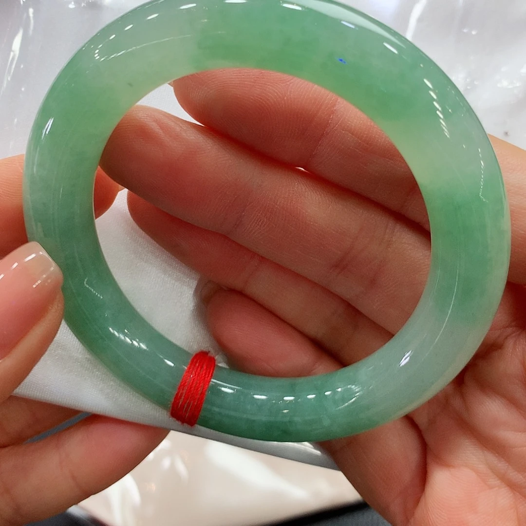 翡翠未镶嵌手镯54.6圆条两天鉴赏