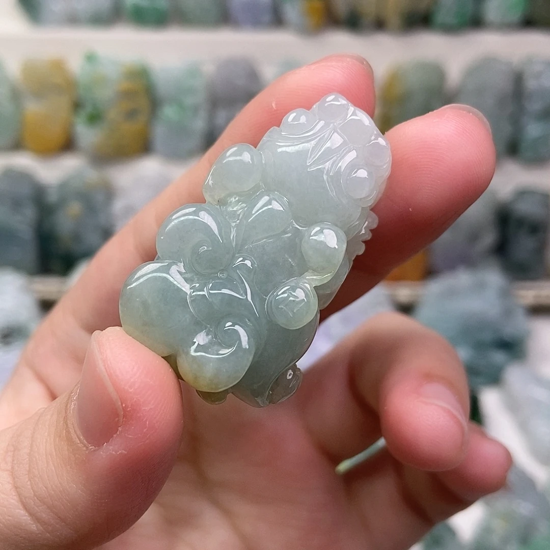 翡翠未镶嵌吊坠(赠链)