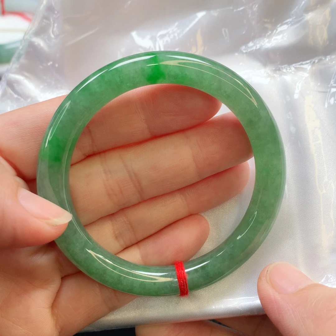 翡翠手镯未镶嵌53圆