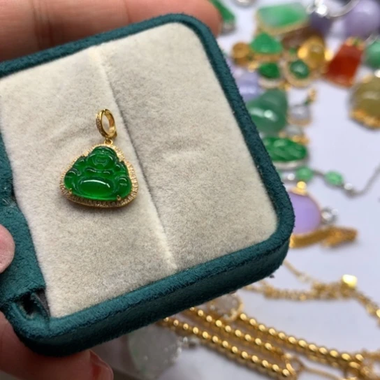 颈饰18K金镶嵌翡翠