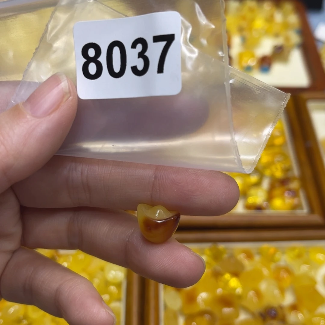 琥珀珠宝奇石未镶嵌