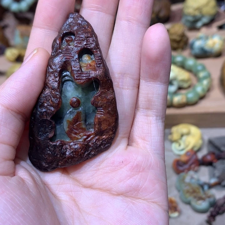 未镶嵌岫岩河磨玉（透闪石质玉）挂件