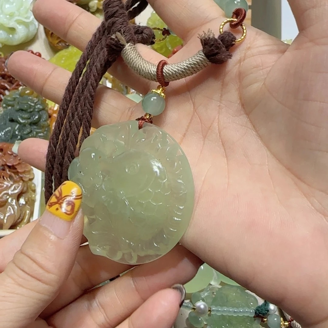 未镶嵌蛇纹石玉吊坠