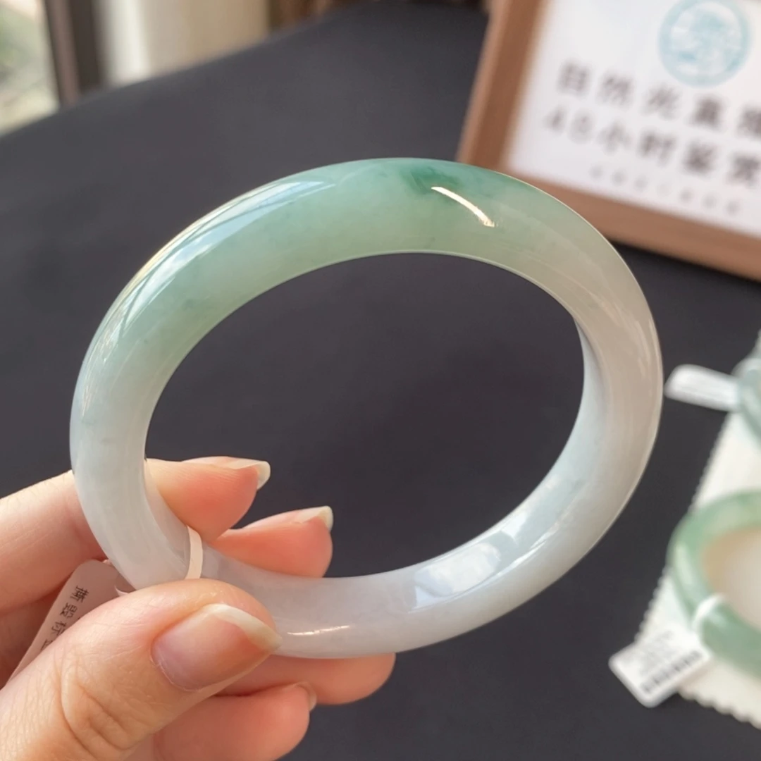 翡翠手镯未镶嵌飘色58.6