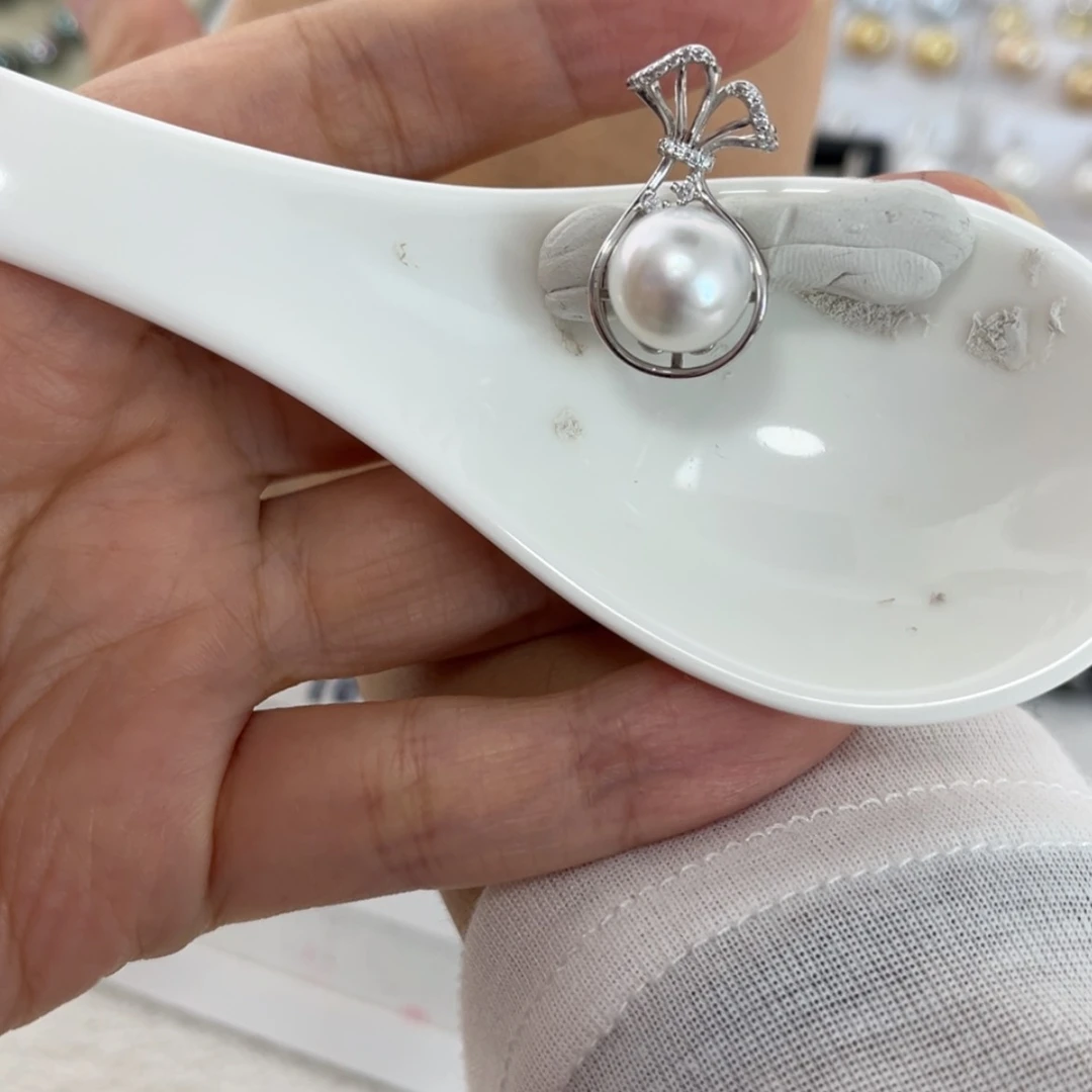【闪购商品】颈饰银S925镶嵌海水珍珠