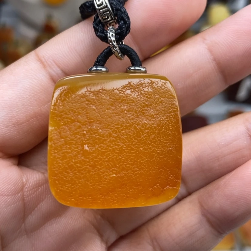 【闪购商品】琥珀颈饰未镶嵌