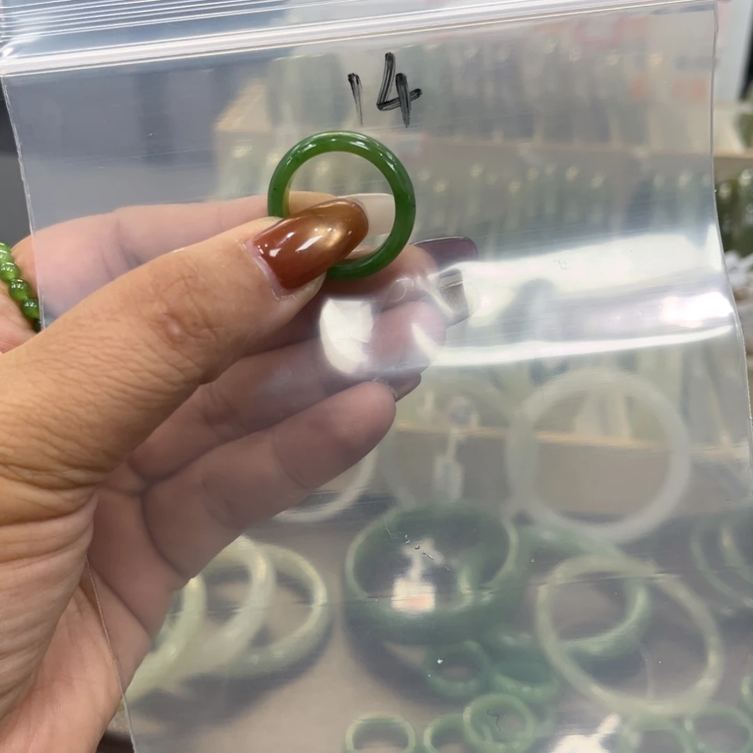 了***～和田玉未镶嵌戒圈