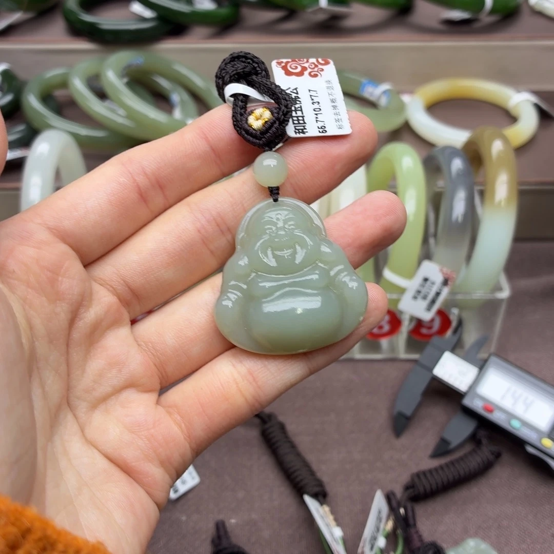 和田玉未镶嵌手镯