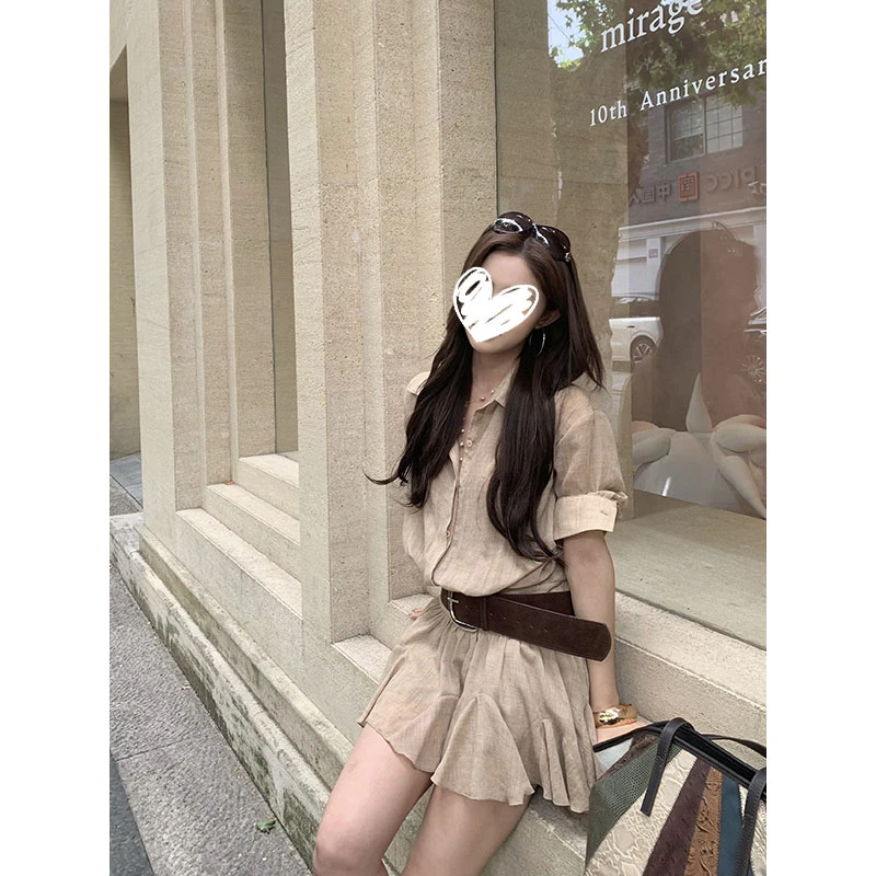 高级感老钱风翻领短袖衬衫连衣裙女2025夏新款设计感拼接百褶短裙
