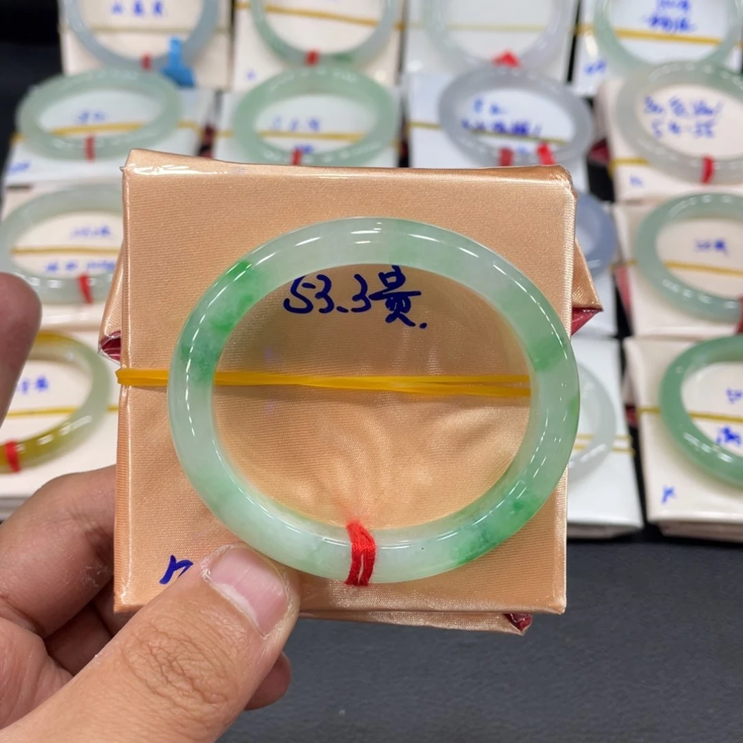 翡翠手镯未镶嵌天然翡翠