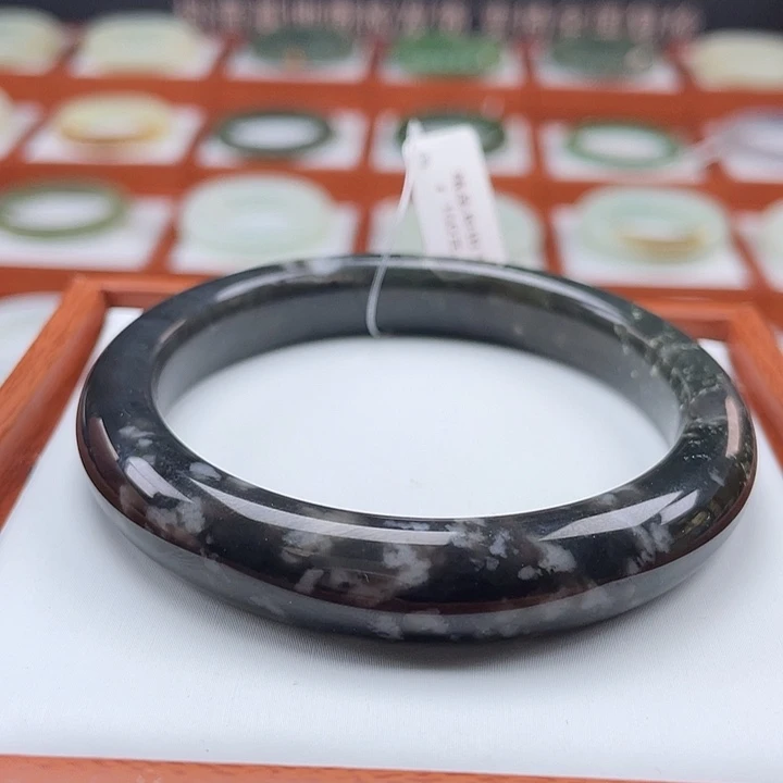 和田玉手镯未镶嵌飘花