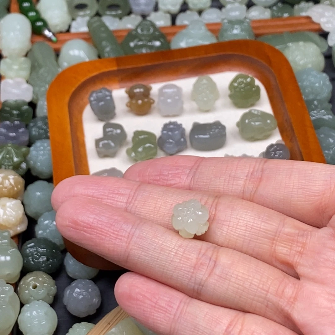 小***呀和田玉未镶嵌颈饰