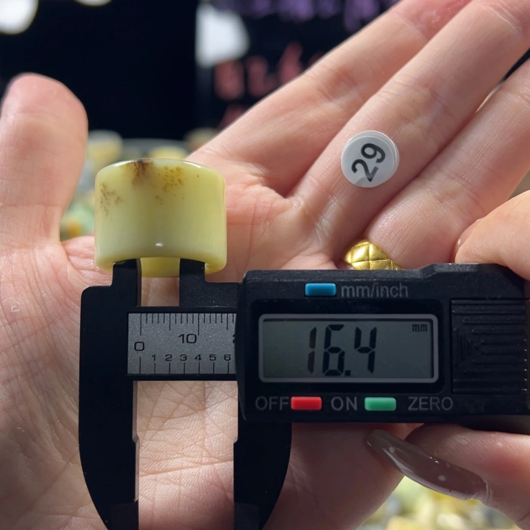 蛇纹石玉未镶嵌戒指