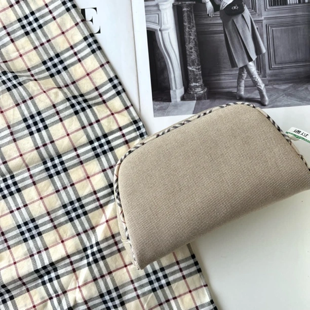 99新 BURBERRY/博柏利 XM/米色亚麻拉链零钱包带丝巾AR03308001特