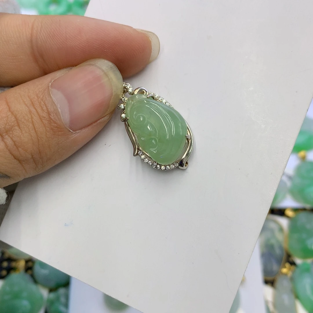 翡翠颈饰未镶嵌翡翠