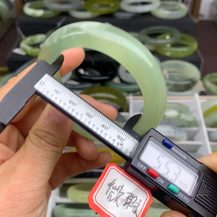 蛇纹石玉未镶嵌手镯602