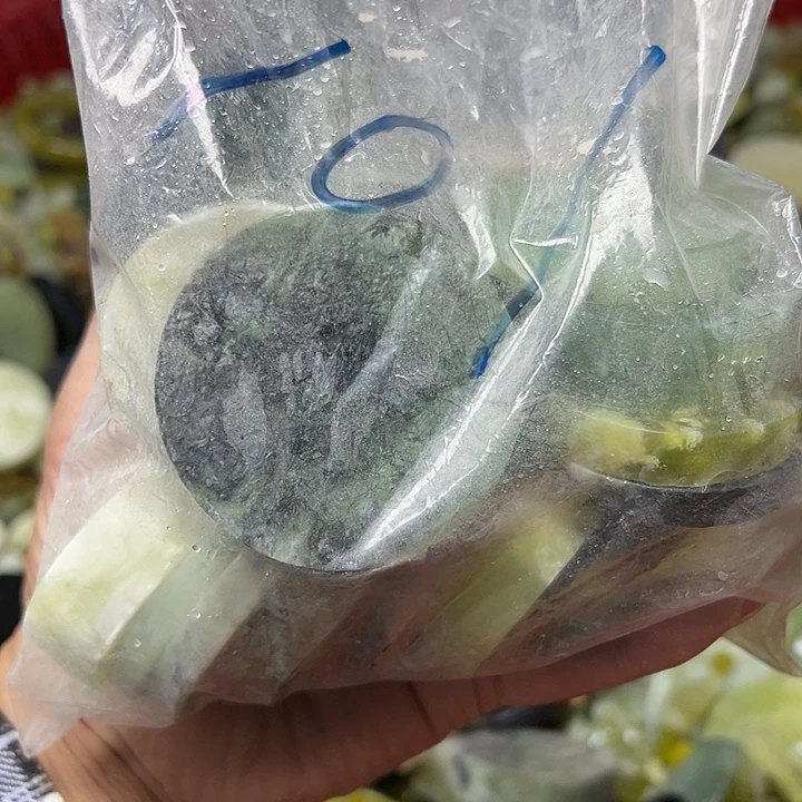 未镶嵌蛇纹石玉鱼缸石，盆景石