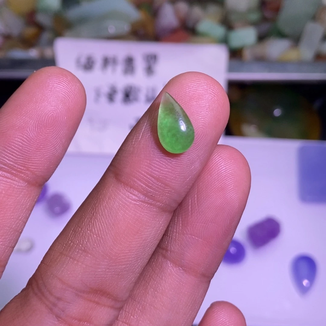 翡翠未镶嵌颈饰吊坠
