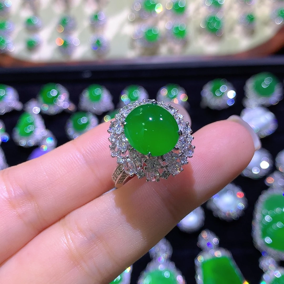翡翠18K金镶嵌戒指高冰满绿蛋面戒指