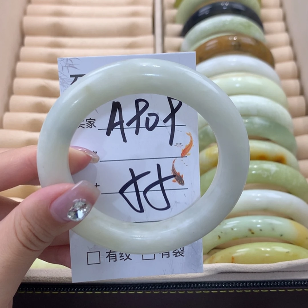 【闪购商品】未镶嵌蛇纹石玉手镯
