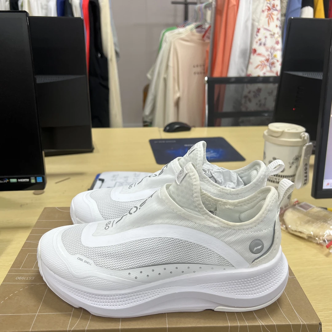 《B品以直播展示为准》鞋面发黄(X761)李宁女子运动跑鞋AGLU106-2