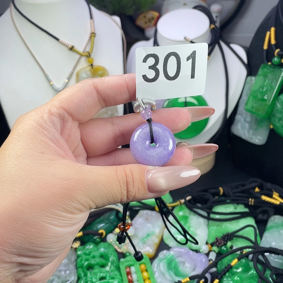 翡翠未镶嵌吊坠(赠链)