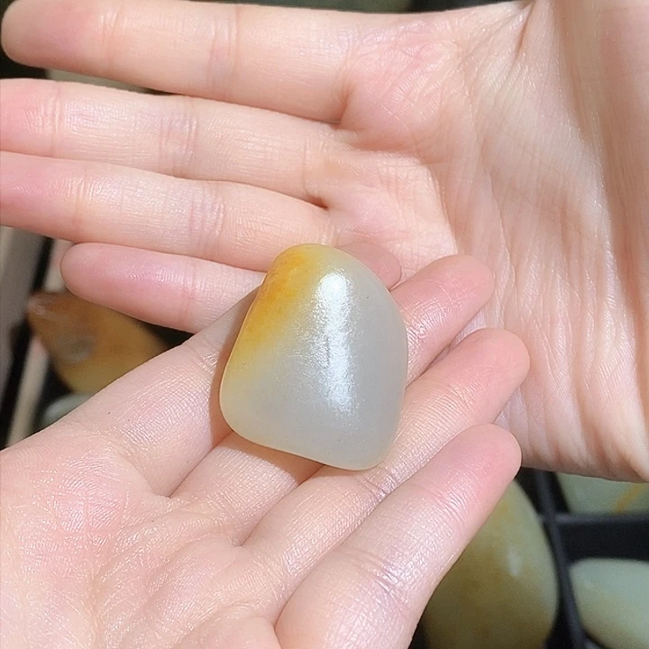 和田玉未镶嵌颈饰和**下