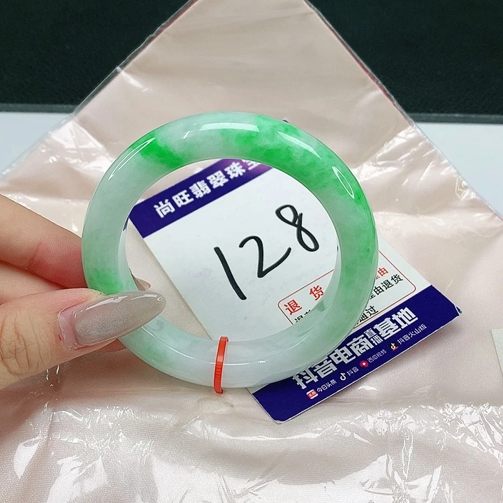 翡翠手镯未镶嵌翡翠12