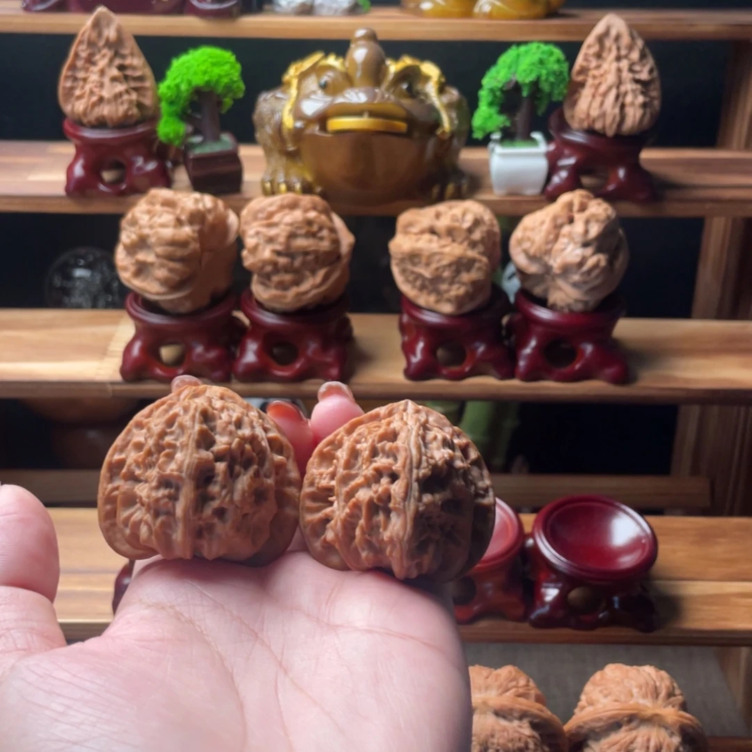 _***鱼文玩核桃吊坠三角白42尺