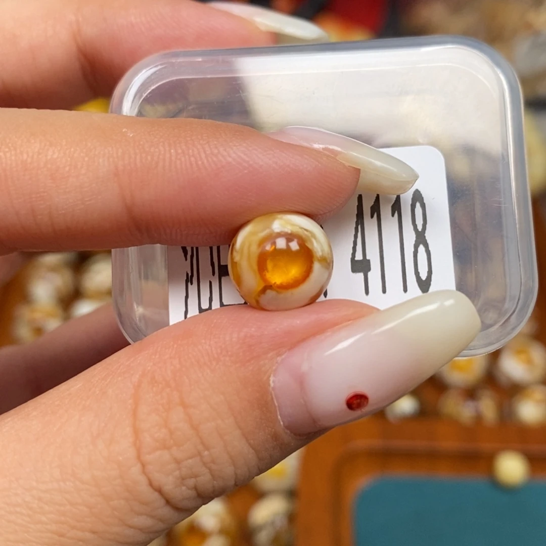 蜜蜡未镶嵌珠宝奇石4118