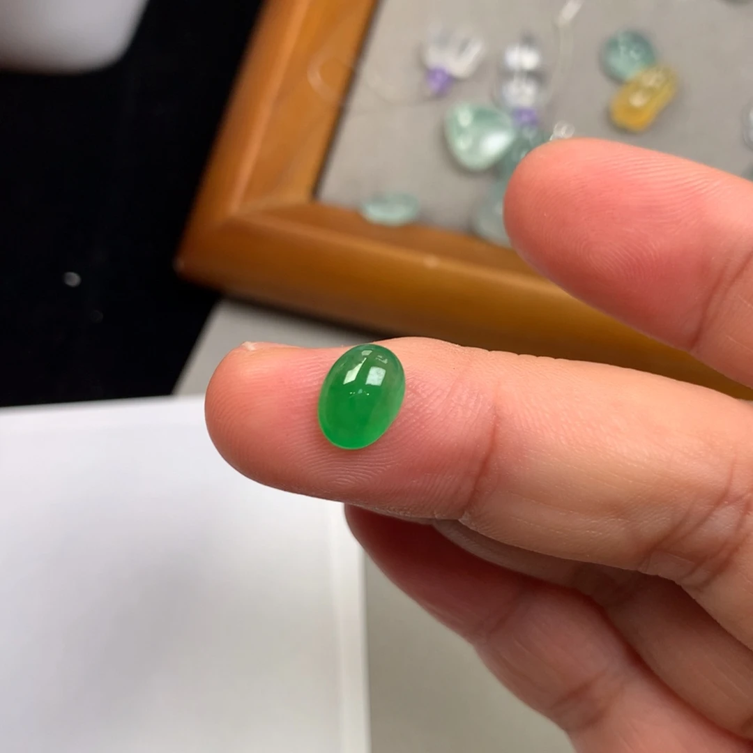 ****麻翡翠未镶嵌颈饰蛋面