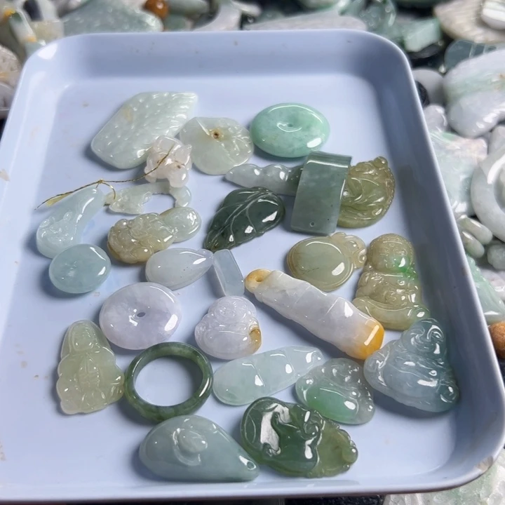 吞***0翡翠未镶嵌颈饰天然翡翠160