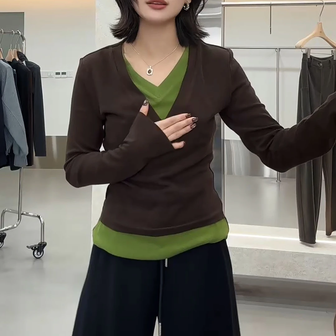 （色彩灵感）2025秋季新款小众显瘦撞色V领假两件上衣LK2507023