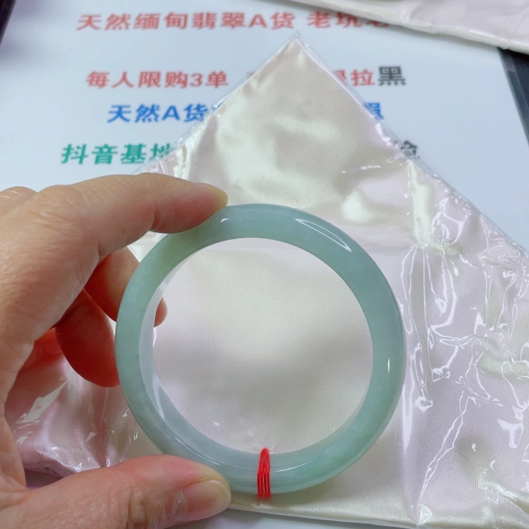 丽***翡翠未镶嵌手镯天然翡翠手镯