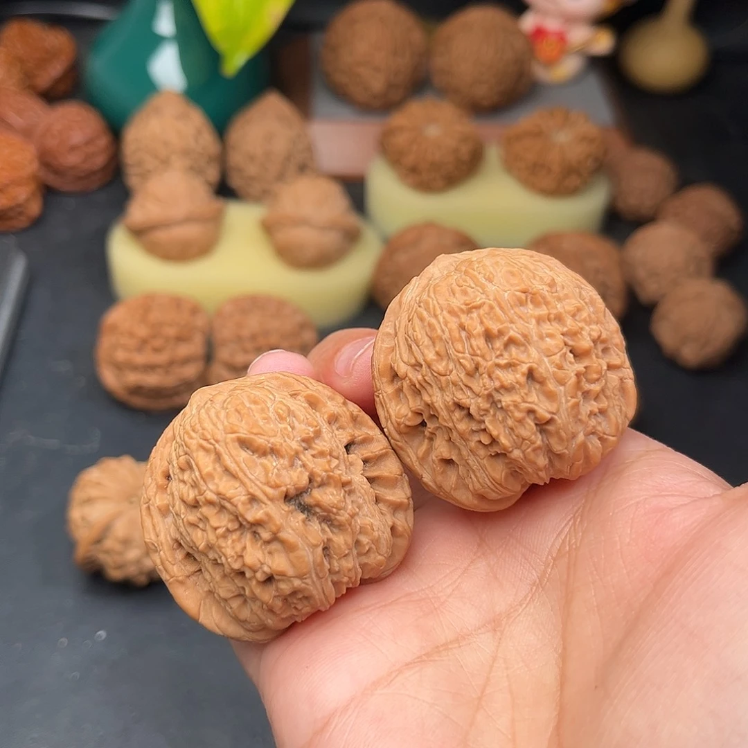 把件文玩核桃绣球全品39.5