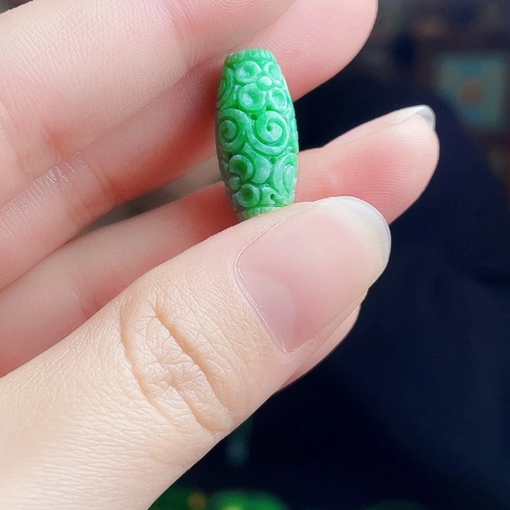 翡翠未镶嵌颈饰多样性