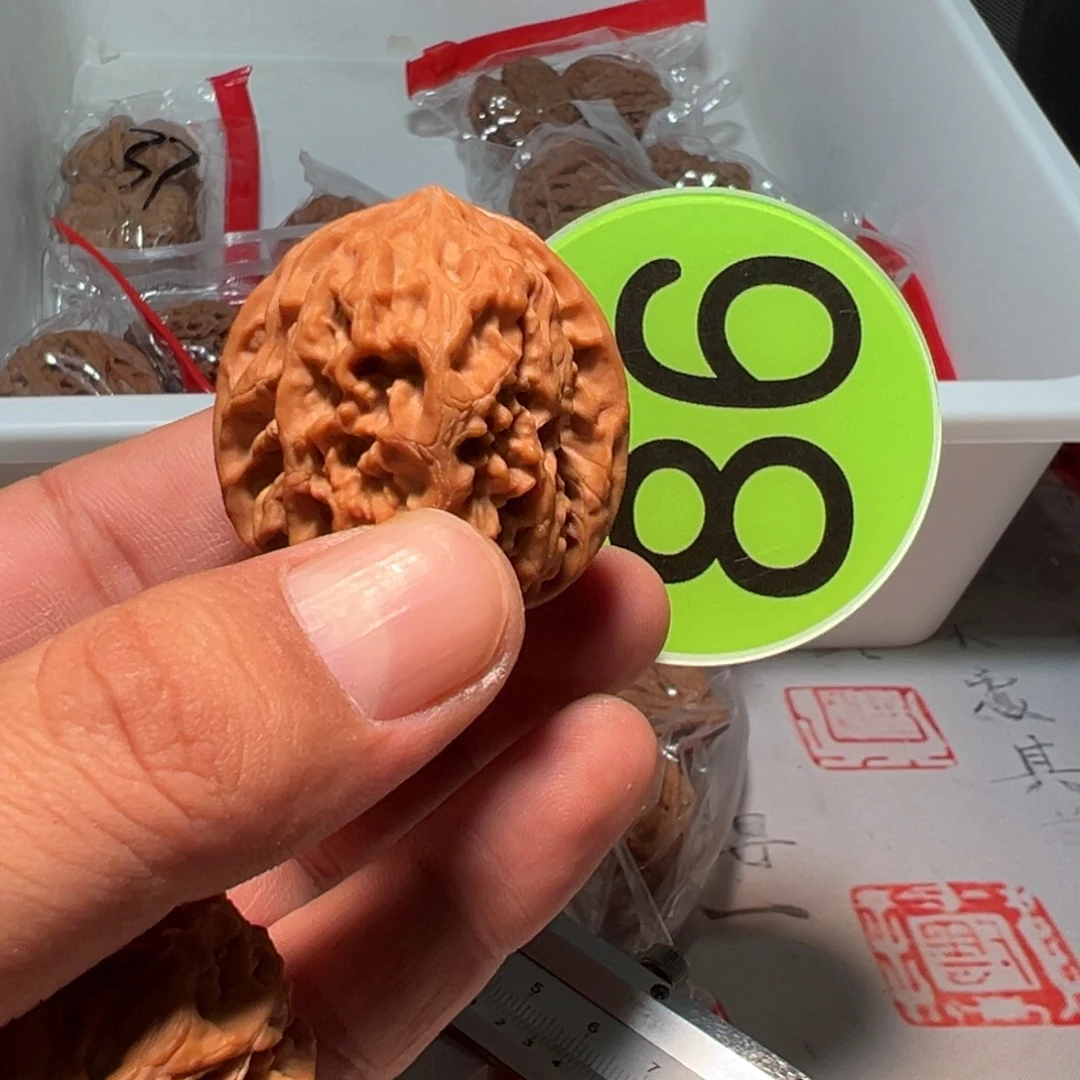一***'文玩核桃，绿色86号