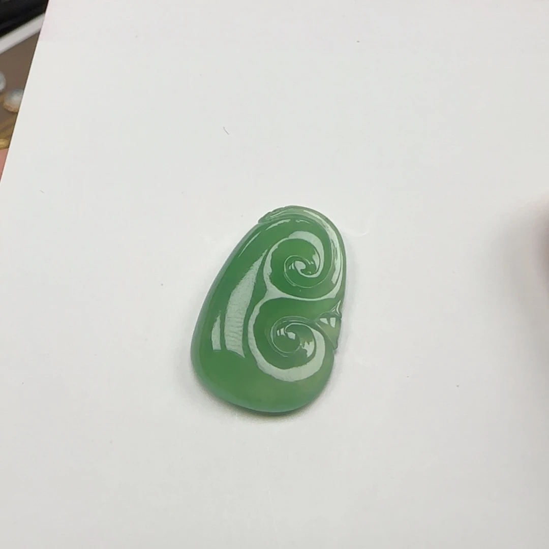 翡翠颈饰未镶嵌如意