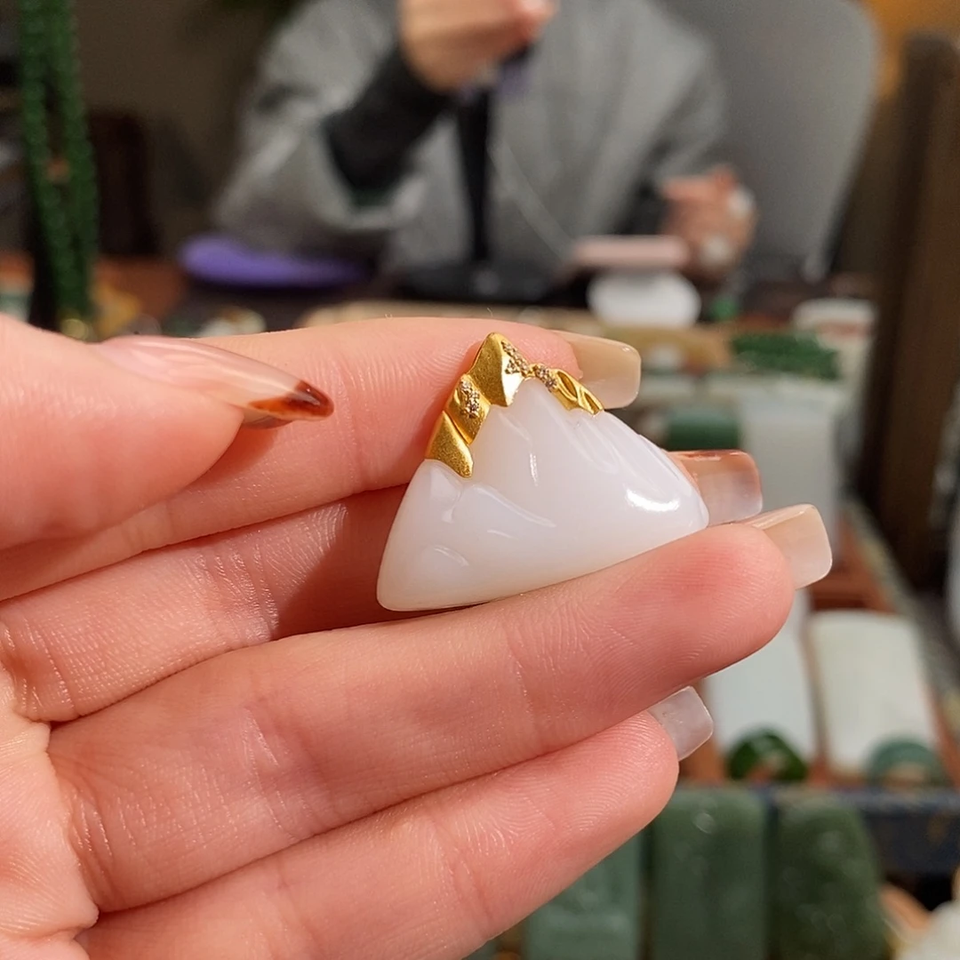 和田玉18K金镶嵌吊坠(赠链)