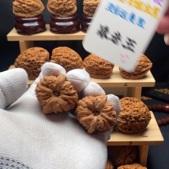 老***，文玩核桃吊坠南将石