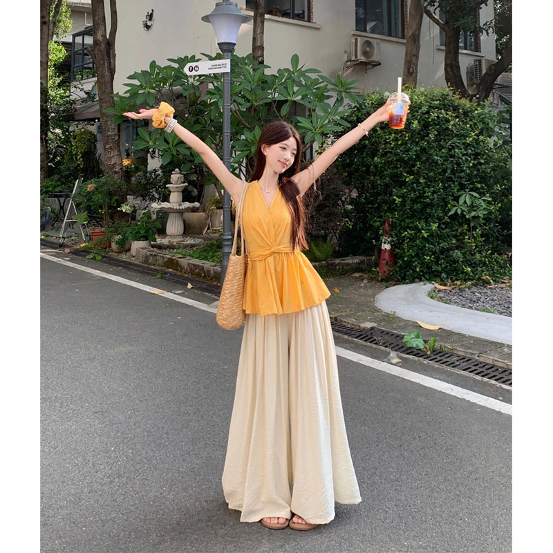 2025年夏季新款甜美镂空钩花系带收腰上衣女配宽松阔腿裤大摆裙