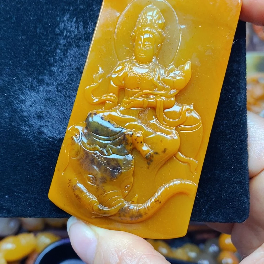 未镶嵌石英质玉（黄龙玉）颈饰