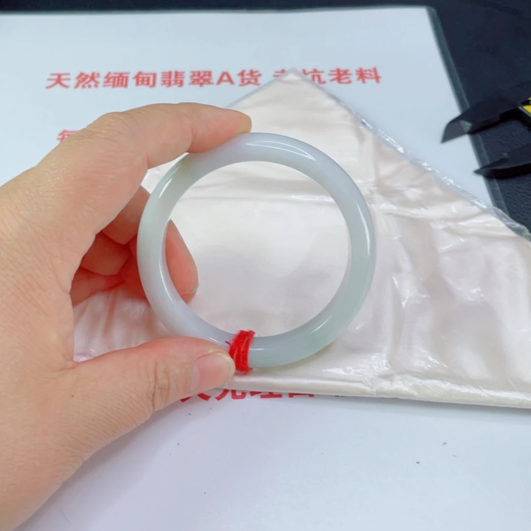 翡翠手镯未镶嵌Z**x天然翡翠手镯老料