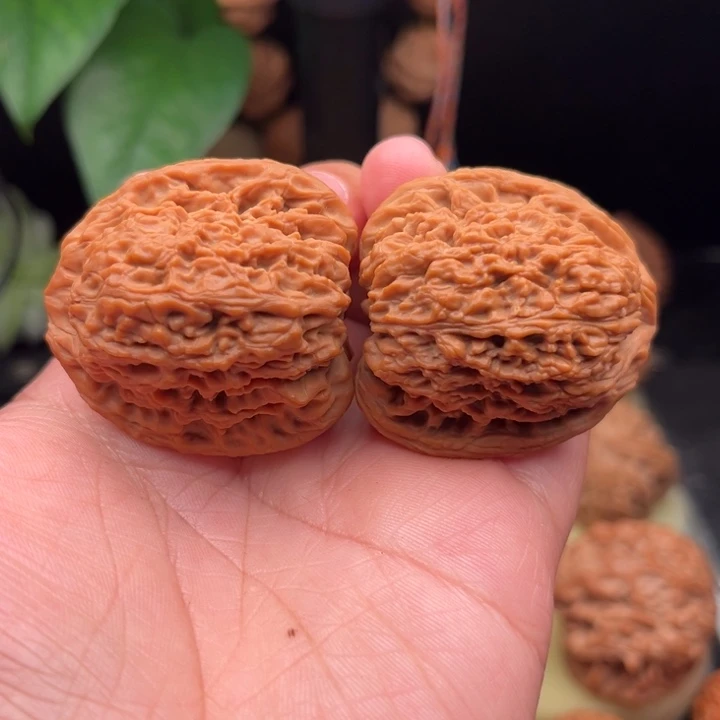 文玩核桃把件拉丝南疆石全品38